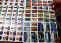 Copa do Mundo: polícia apreende 200 mil figurinhas falsificadas do álbum; entenda
