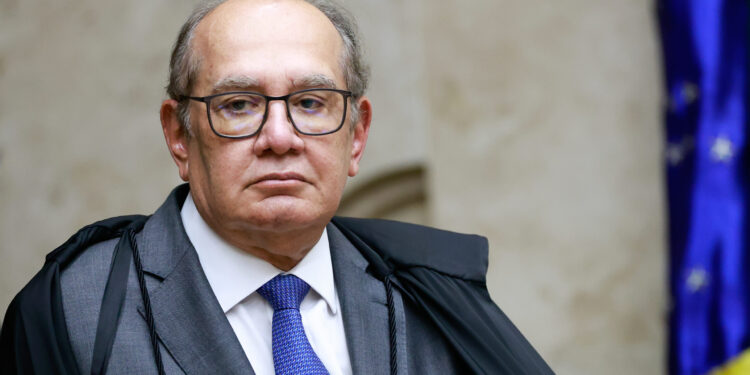 Mendes pede vista e suspende julgamento sobre Lei da Ficha Limpa no STF